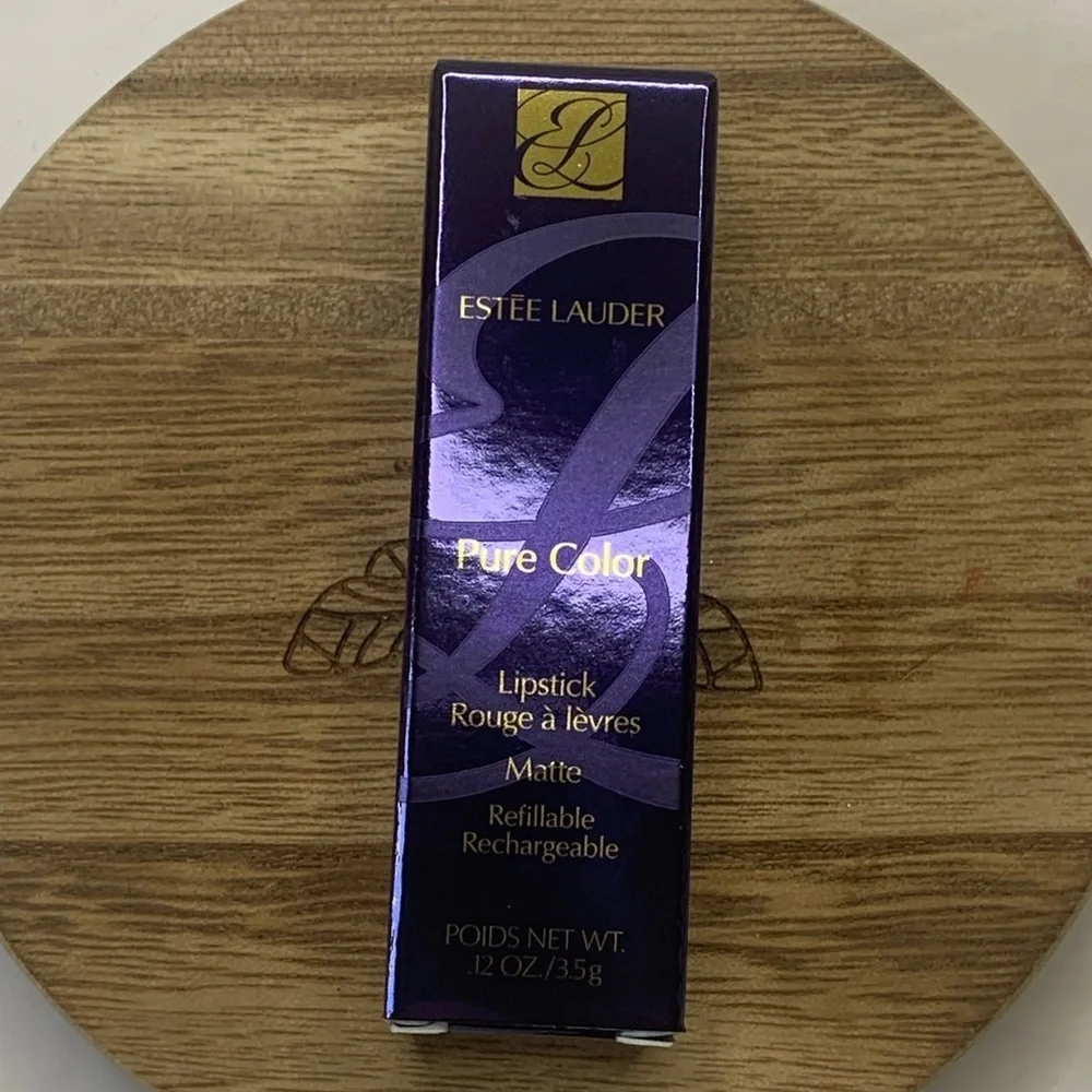 NWT Estée Lauder Lipstick color 690 DON’T STOP
